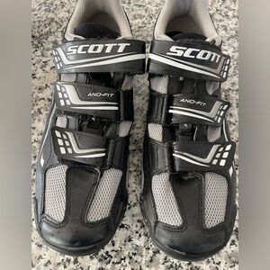 Spin Shoes size 8.5